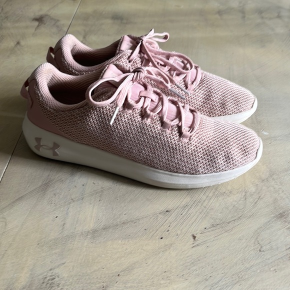 Womens Under Armour Pink Ripple MTL Sneakers Size 9 - Picture 1 of 6